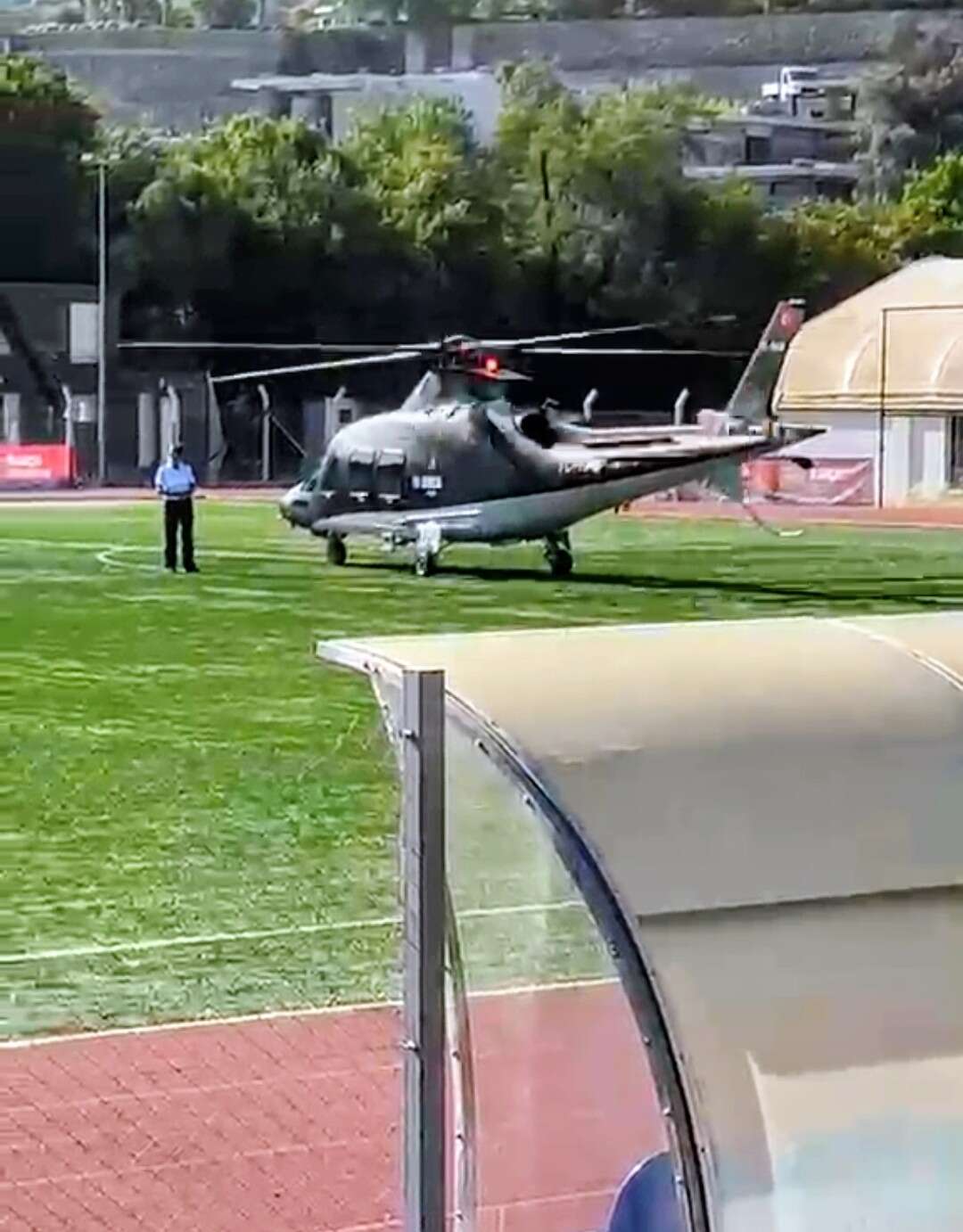 Turizm Cenneti Bodrum'da Stadyumu Helikopter Pistine  Çevirdiler 1